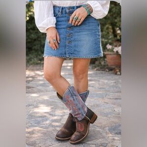 Tony Lama Cowgirl Boots.  So cute 💗
